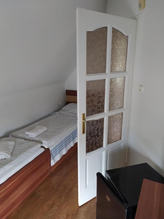 Tassi Halaszcsarda-Karasz Haz Ngoại thất bức ảnh